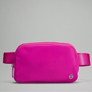 NWT Sonic Pink Everywhere Belt Bag